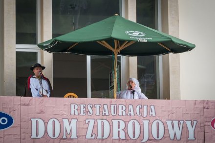 Barwny korowód z okazji TKB przeszedł przez Wisłę